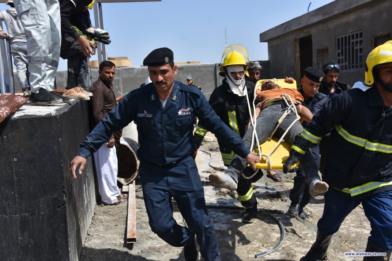 الدفاع المدني بالتعاون مع مركز البطحاء ينقذ عامل وقع في المجاري اثناء العمل